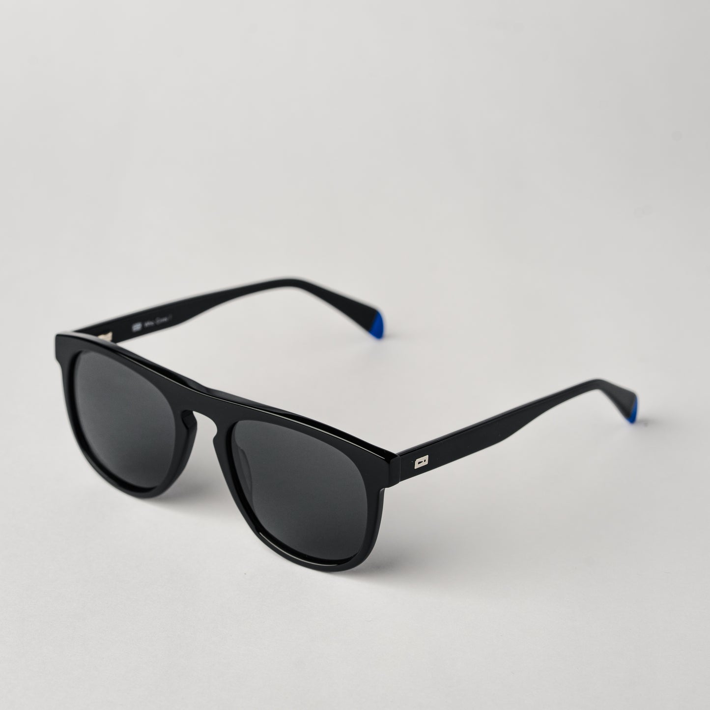 President - Black/Smoke